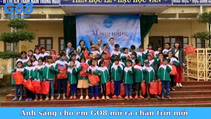 Ánh sáng cho em GO8 mở ra chân trời mới cho các em có hoàn cảnh khó khăn